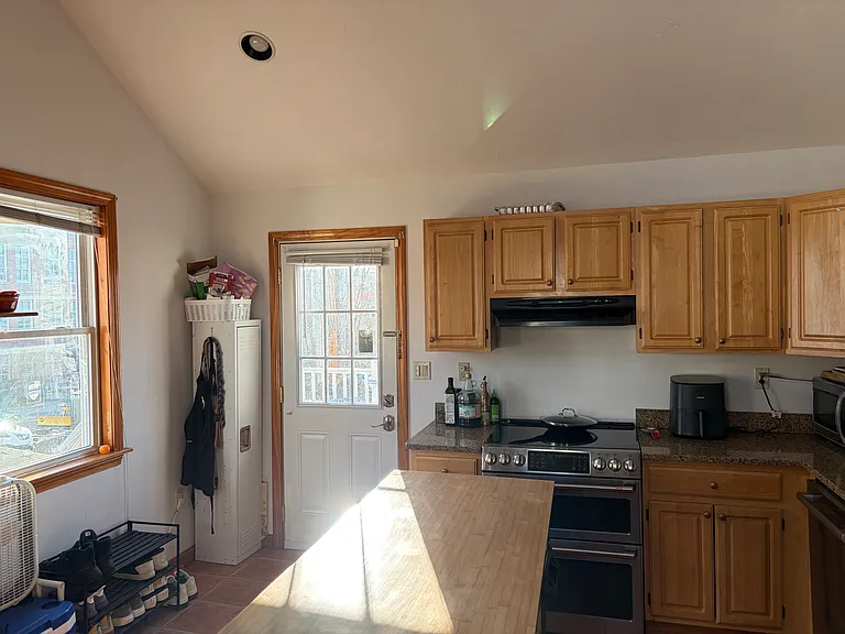 35 Raymond St #2 — Photo 4