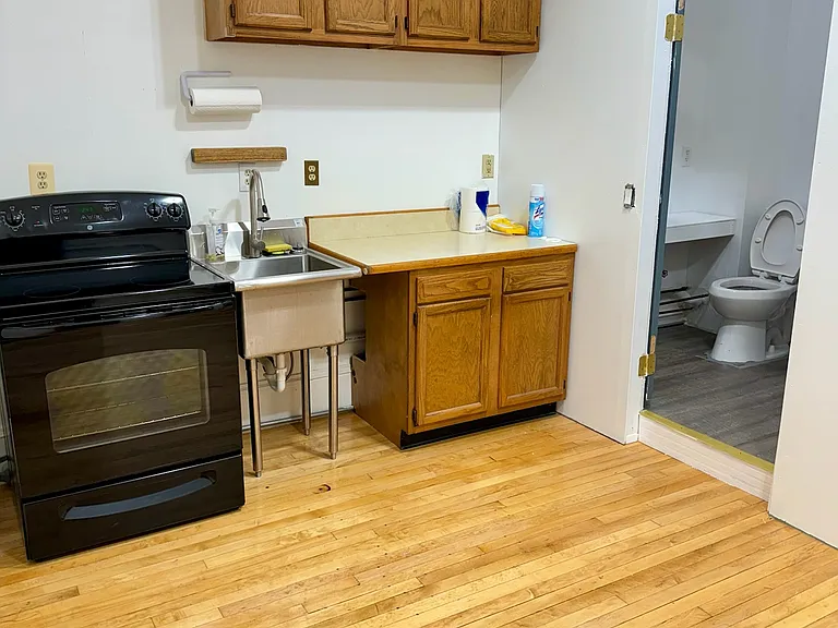 18 E Main St #4 — Photo 7