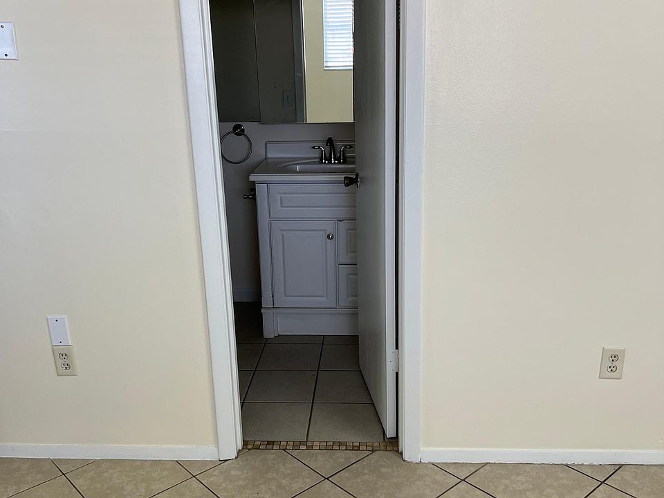 1st image of 419 W Rosewood Ln
