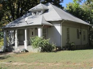 207 W 10th St, Calhoun, MO 65323