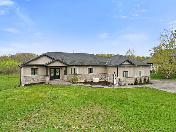3rd image of 557 Burleigh Rd N