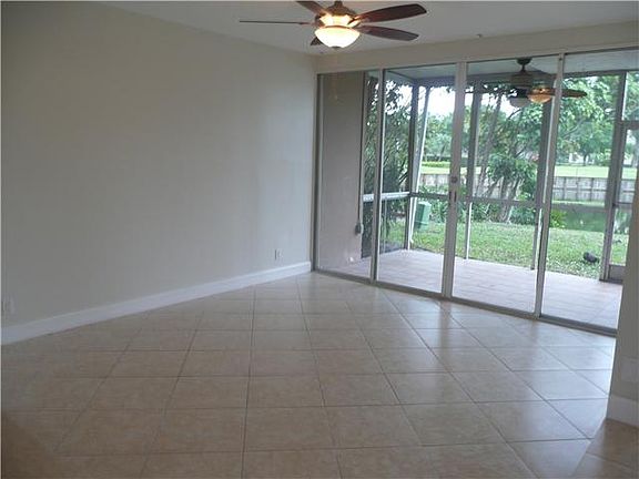 3rd image of 9401 Live Oak Pl APT 103