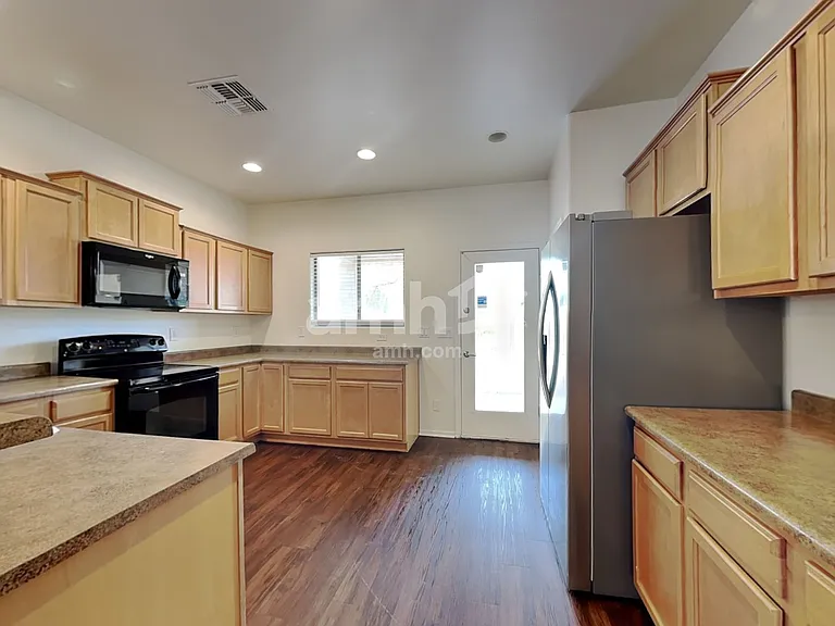 18203 W Townley Ave — Photo 3