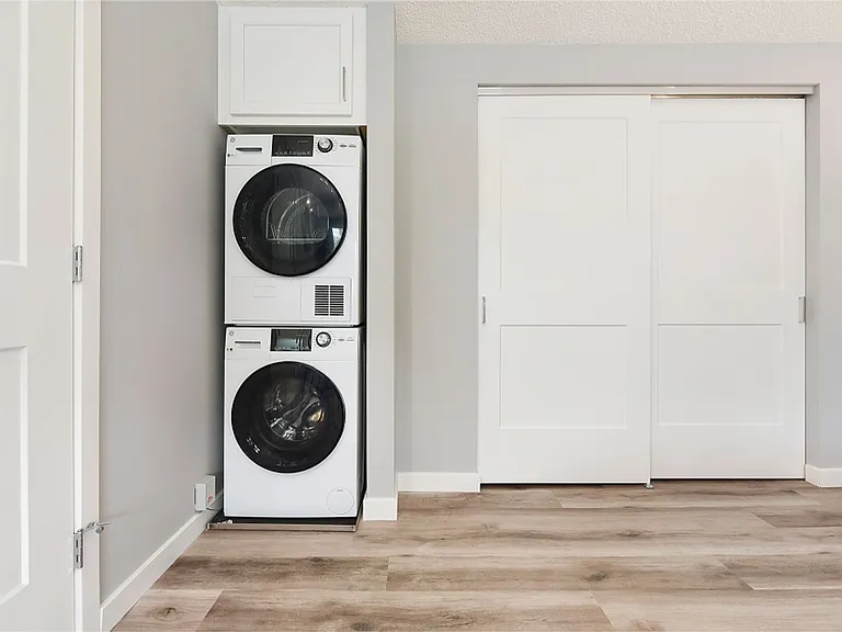 OakWood Park -- No up-front security deposit required! — Photo 33