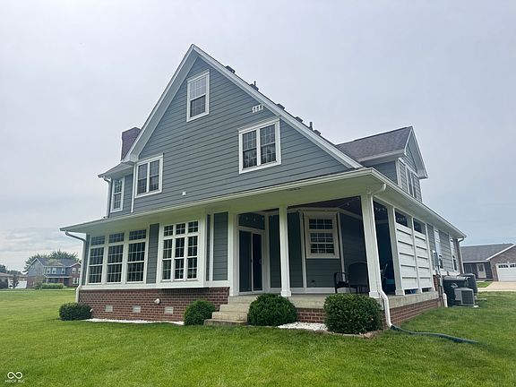 3rd image of 1426 W Weatherby Ct