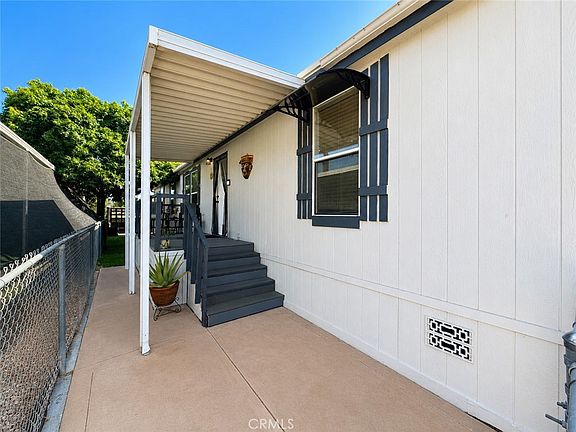 3rd image of 913 S Grand Ave Space 186