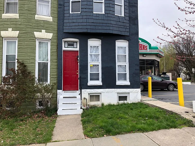 3242 Barclay St — Photo 2