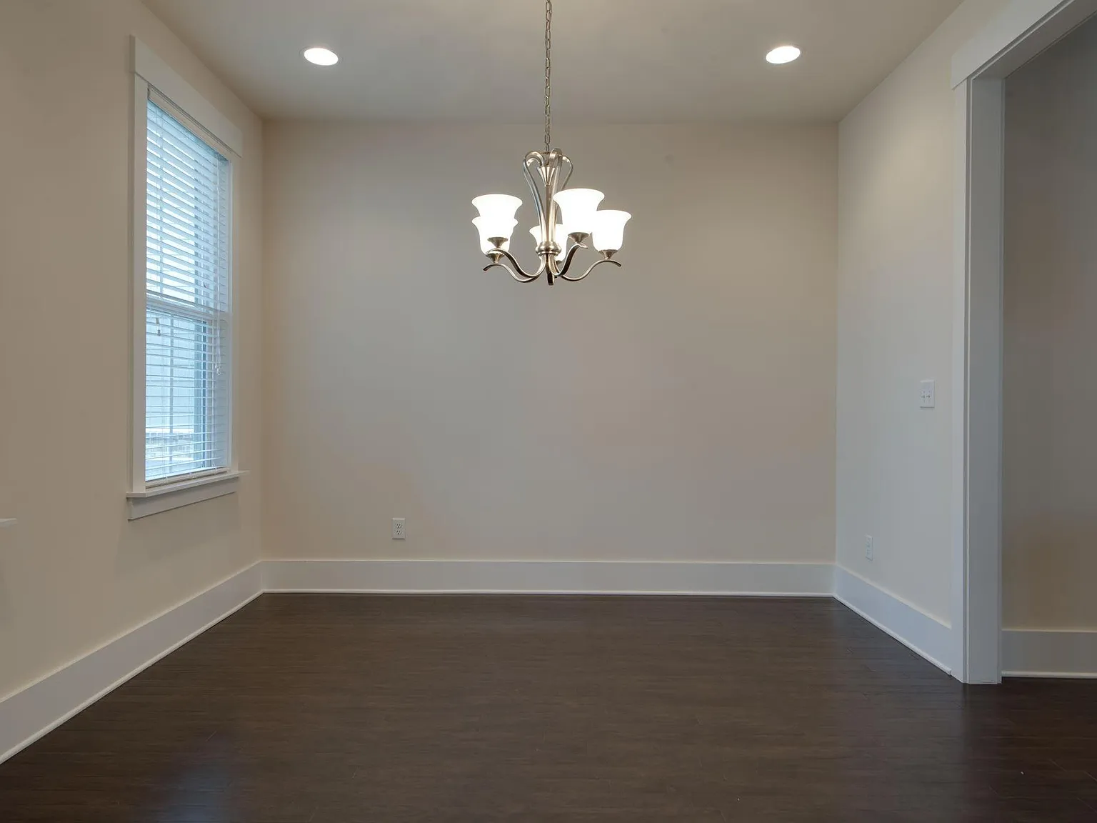1943 Griffin Dr — Photo 4