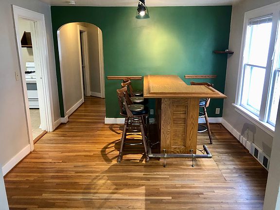Built in bar/table area. 4 chairs included.