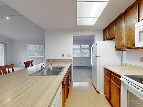 5th image of 18129 Lake Forest Dr