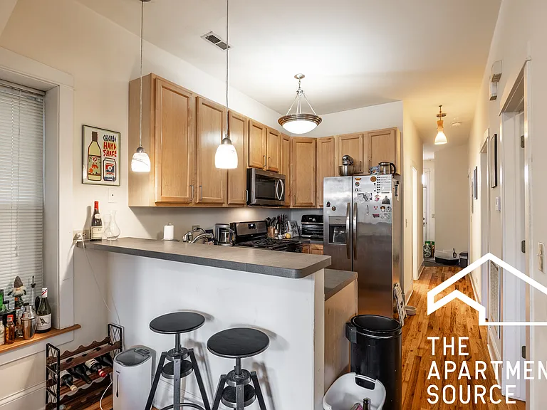 1935 N Wood St #4 — Photo 4