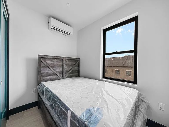 4th image of 2501 Hughes Ave #2