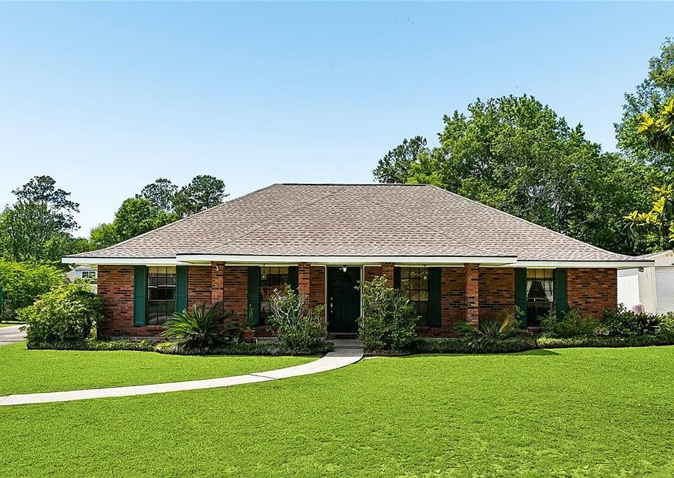 1st image of 912 Beau Chene Dr