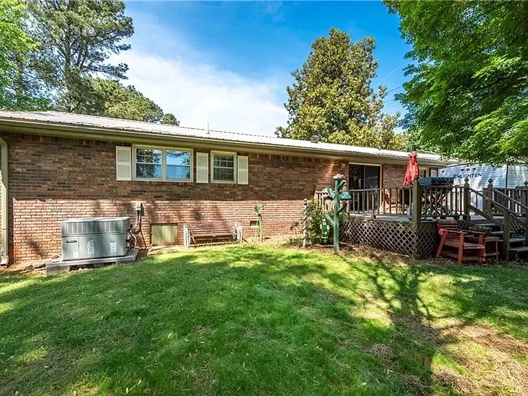 2347 Morgan Rd — Photo 3