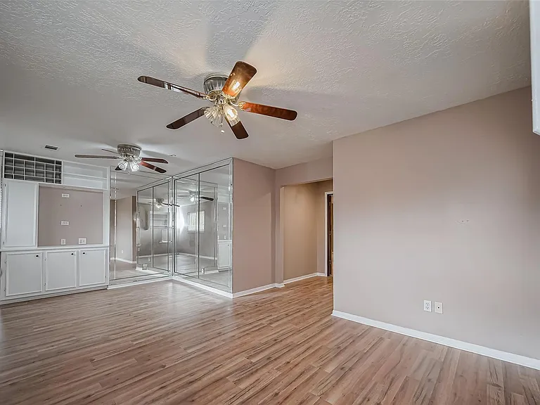 4015 Black Locust Dr — Photo 34