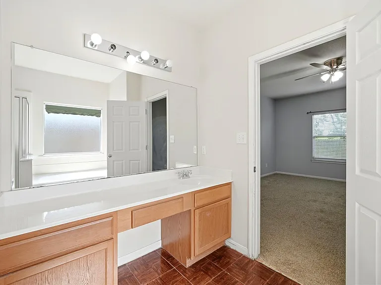 1707 N Highlands Xing — Photo 27