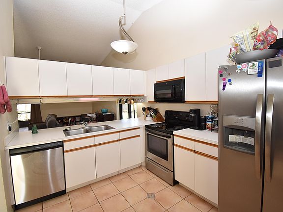 4th image of 5 Verwood Way