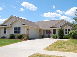 417 Tahoe Ln, Hartford, WI 53027