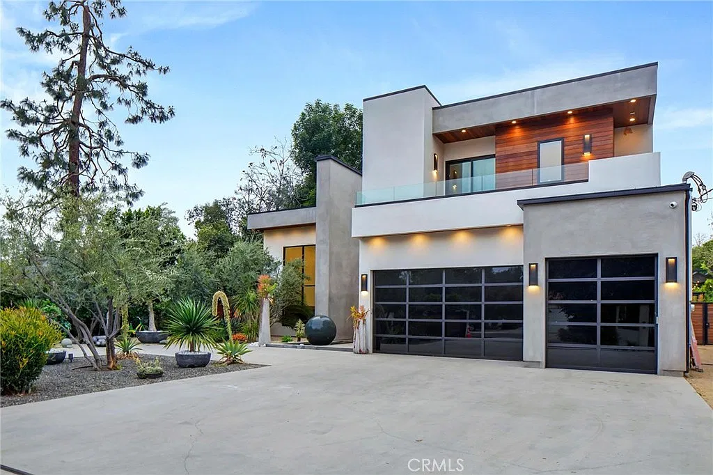 5 bed, 7000 sqft, $39,500 — Photo 1
