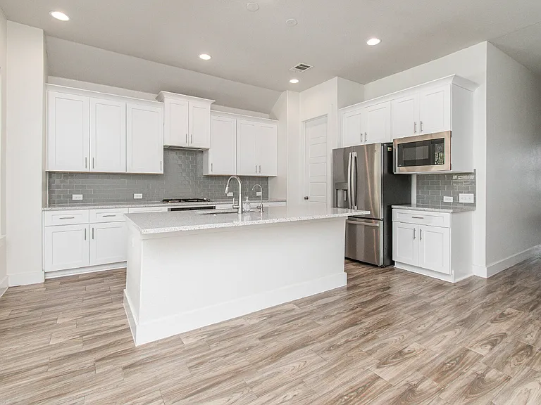 308 Saturnia Dr — Photo 5