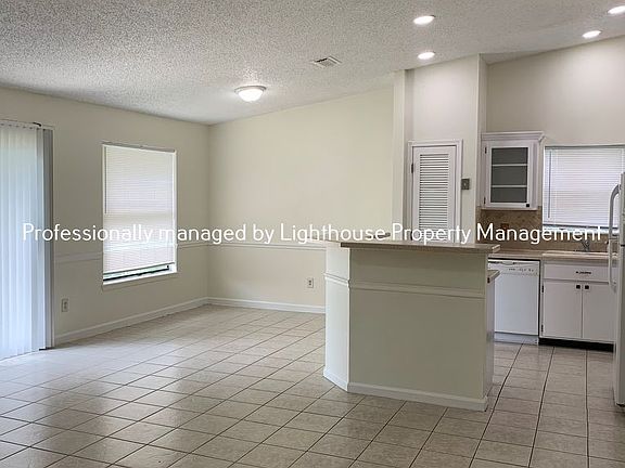 4th image of 1428 Kingfisher Ln N