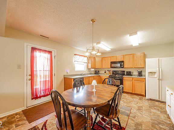 4th image of 502 Streamside Dr