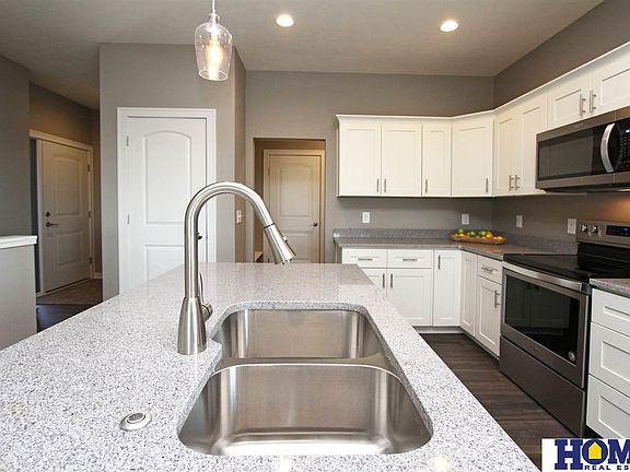 4th image of 5025 W Hillsboro Dr