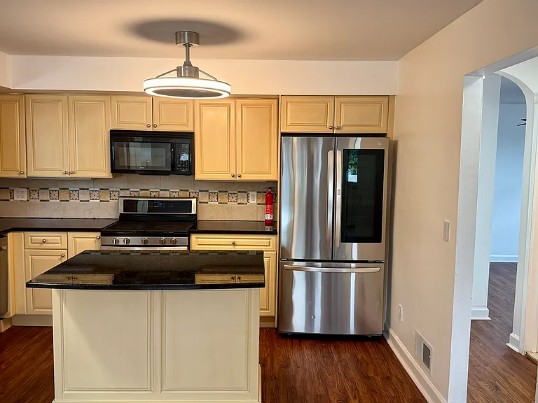 83 Augusta Ave #2 — Photo 3