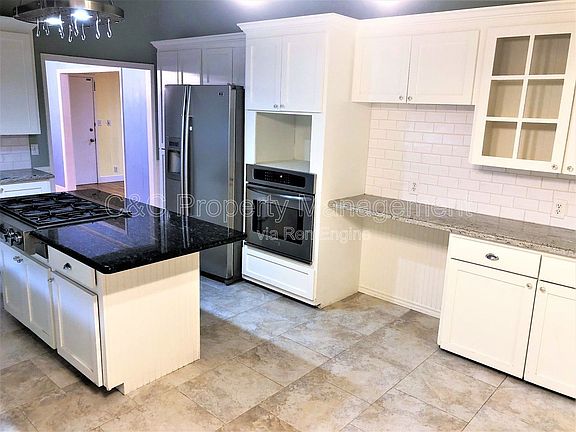 3rd image of 3750 Whitman Cir