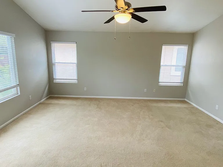 1162 Alexandra Ln — Photo 5