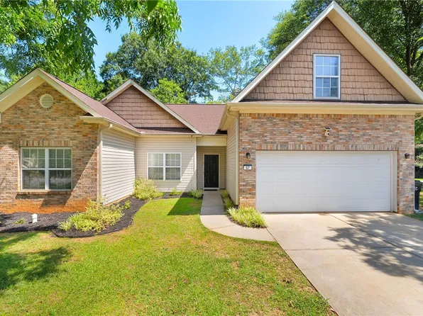 57 Seminole Dr, Simpsonville, SC 29680