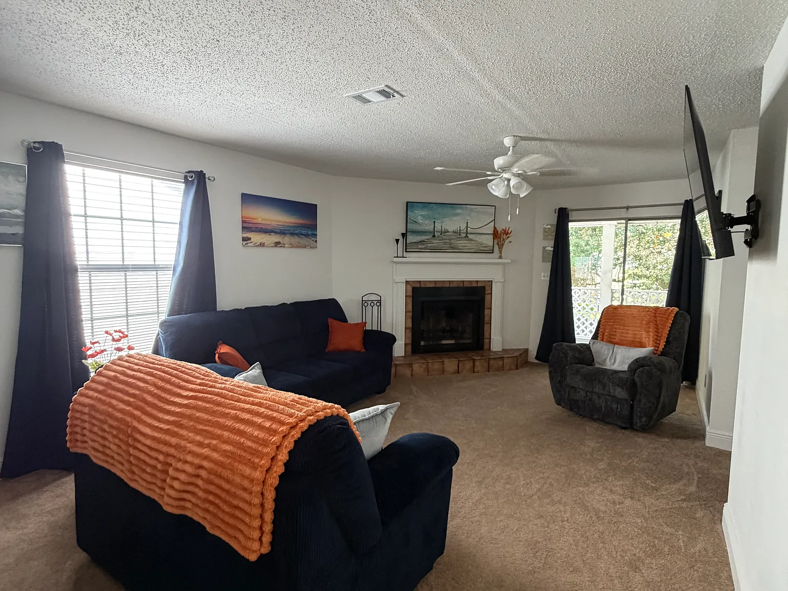 2 bed, 1078 sqft, $2,200 — Photo 1