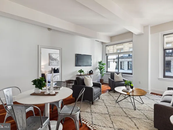 1500 Chestnut St APT 8H, Philadelphia, PA 19102