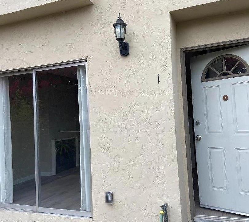 1st image of 518 N Claremont St #1