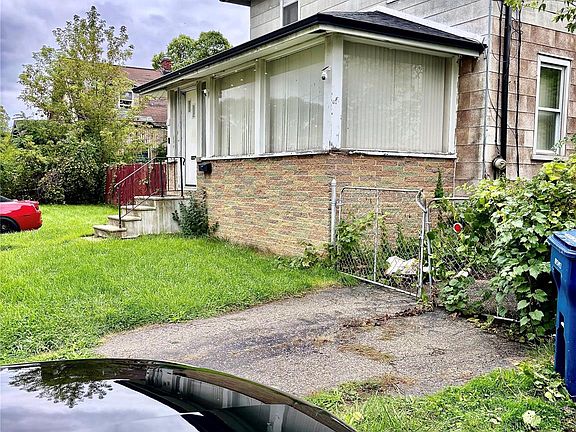 4th image of 132 Bruce St