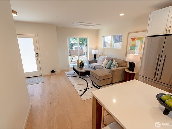 4th image of 13540 39th Avenue NE #C