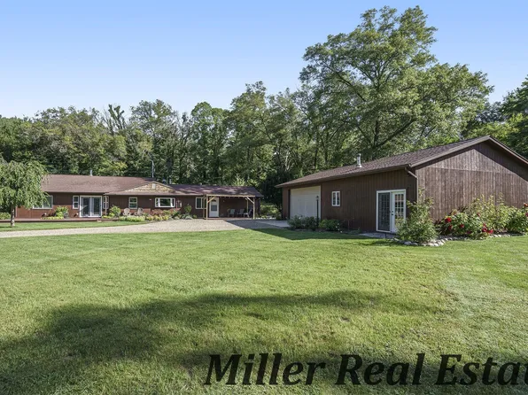 7735 Bendere Rd, Hickory Corners, MI 49060