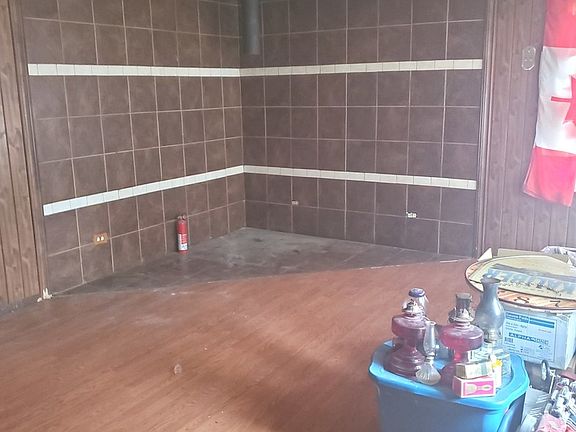 4th image of 21 Whidden Ave