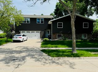 1227 S 23rd St, Grand Forks, ND 58201