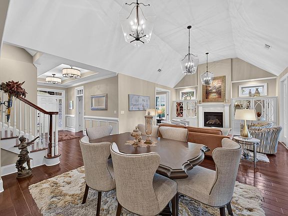 5th image of 161 Quiet Oak Ct