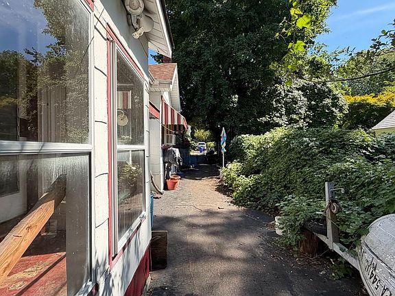 4th image of 117 Manor Rd