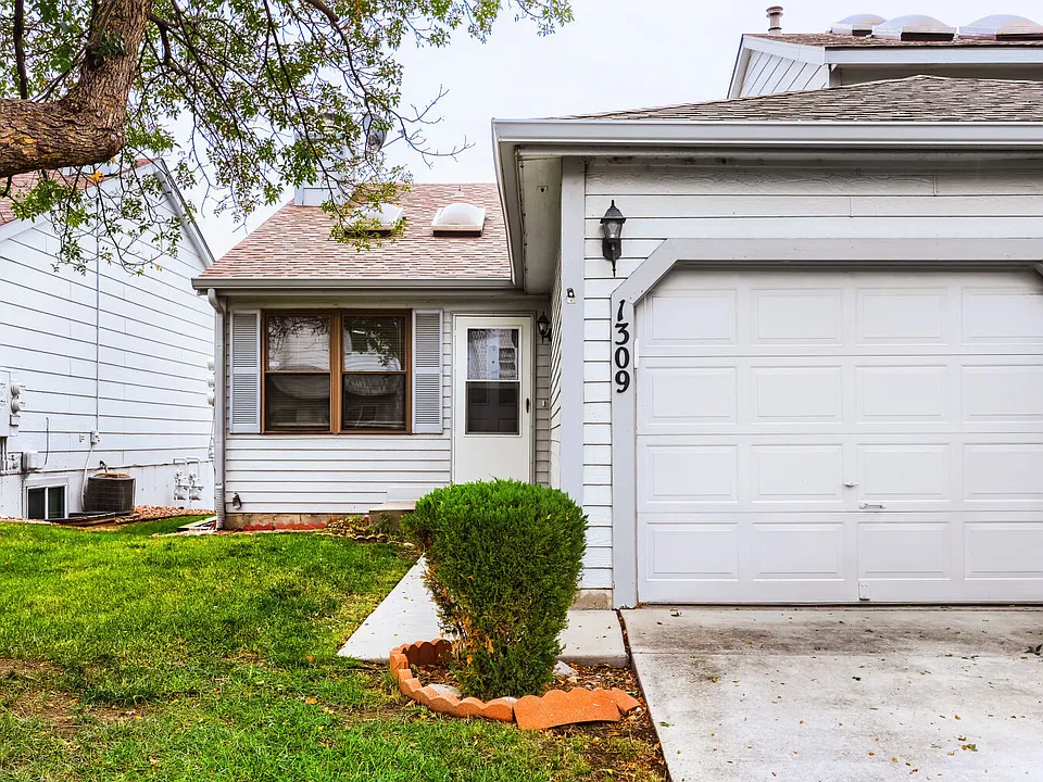 1309 Firefly Cir #1