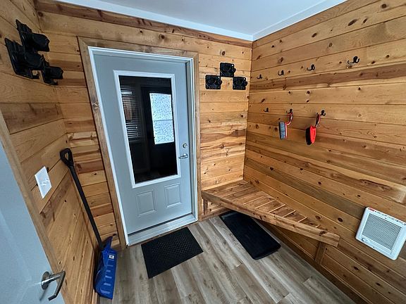 4th image of 41 Shamrock Cir
