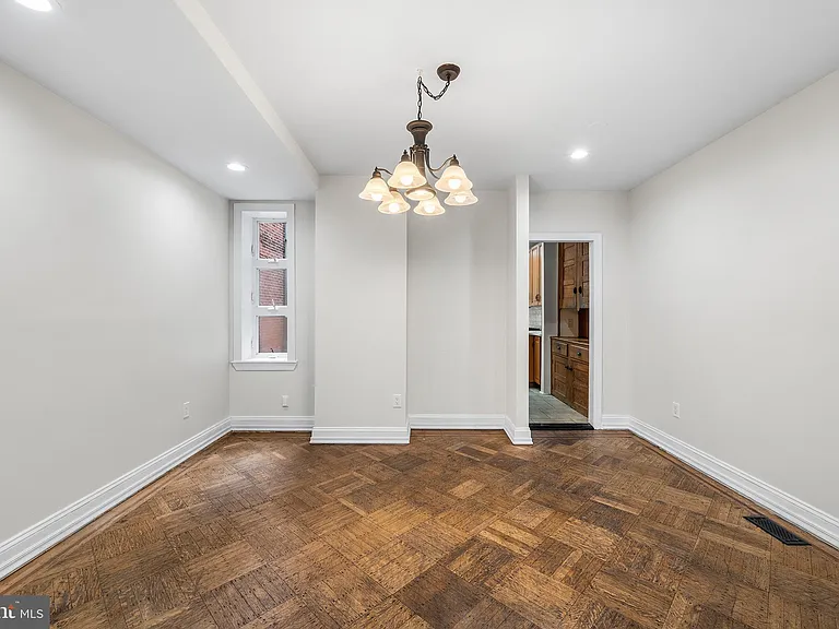 619 S 42nd St — Photo 5