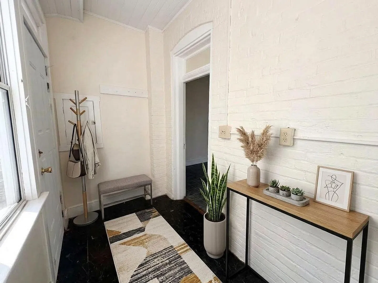 222 E Clay St — Photo 1