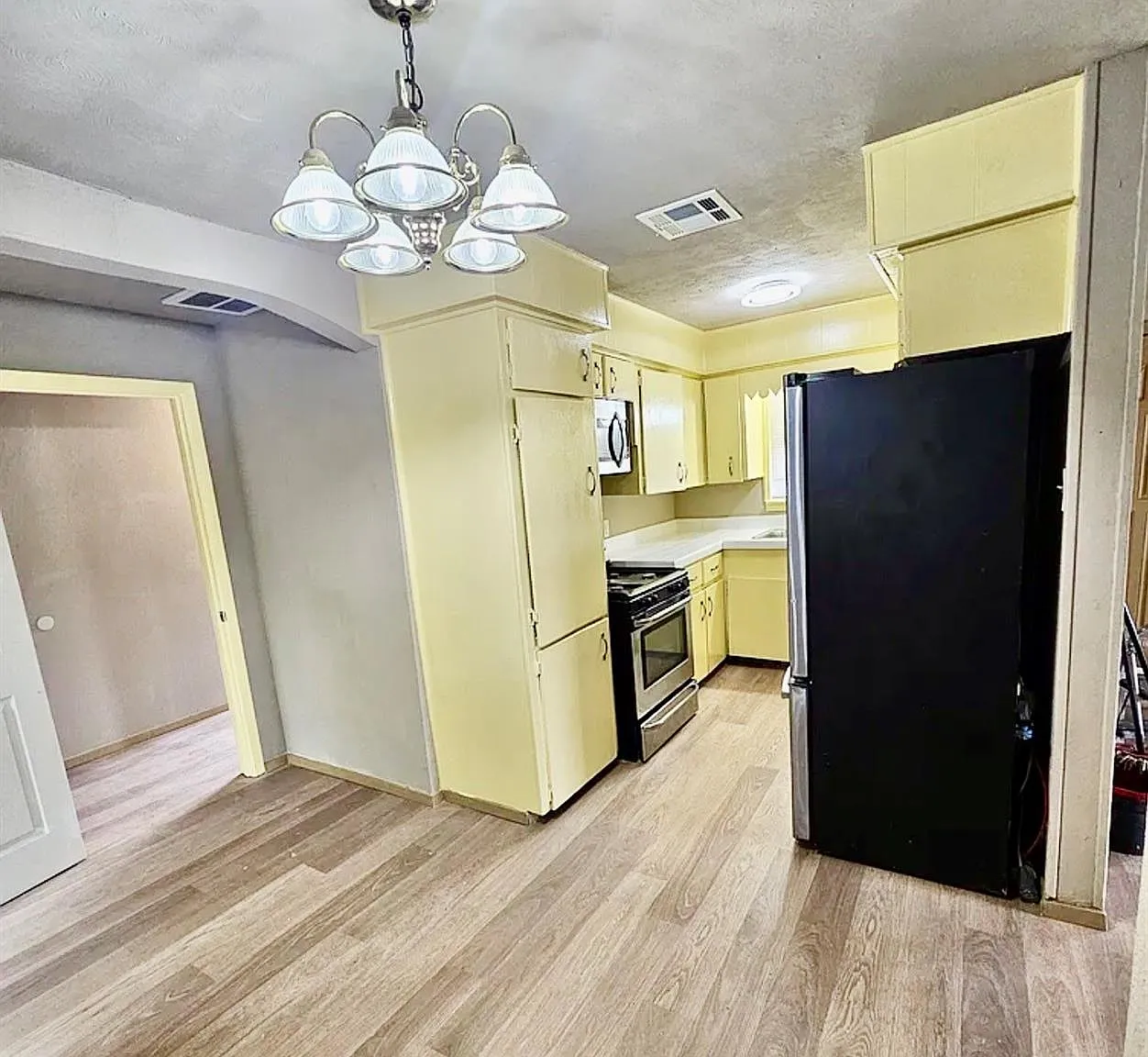 3 bed, 2.0 bath, 1125 sqft, $1,550 — Photo 3