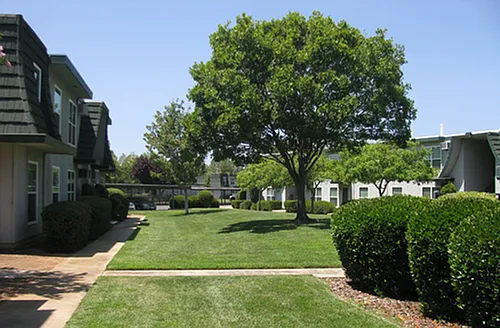 Cambridge Gardens Photo 1