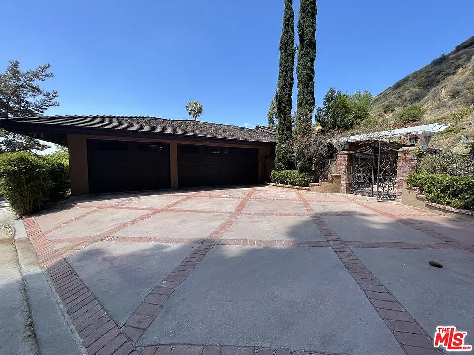 Building Photo - 1830 Maginn Dr