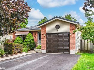 92 Hickling Trl, Barrie, ON