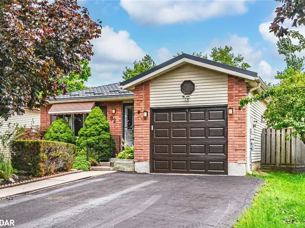 92 Hickling Trl, Barrie, ON L4M 5T3
